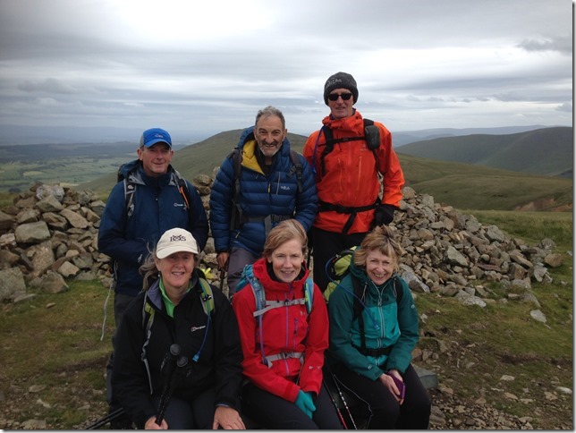 What’s this? Ladies sitting, men standing? Where’s yer gender equality noo?